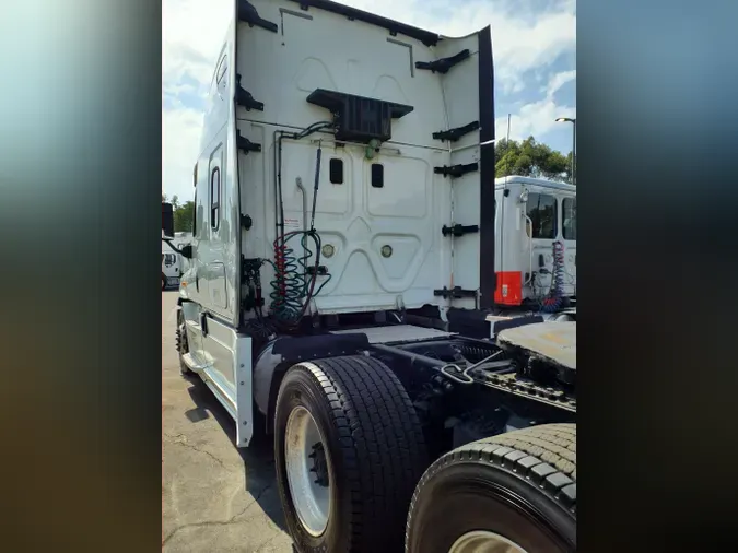 2016 FREIGHTLINER/MERCEDES CASCADIA 113