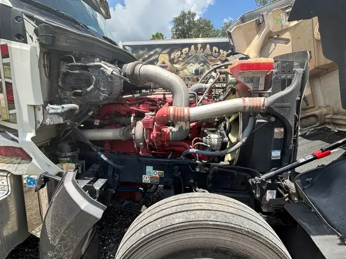 2023 Kenworth W990