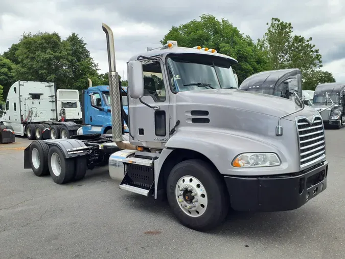 2017 MACK TRUCKS, INC. CXU600