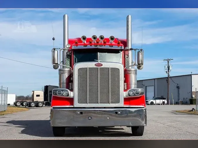 2019 PETERBILT 389
