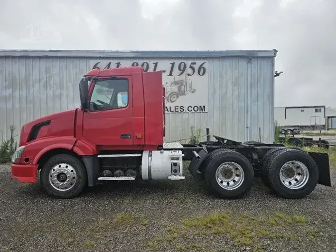 2005 VOLVO VNL64T300