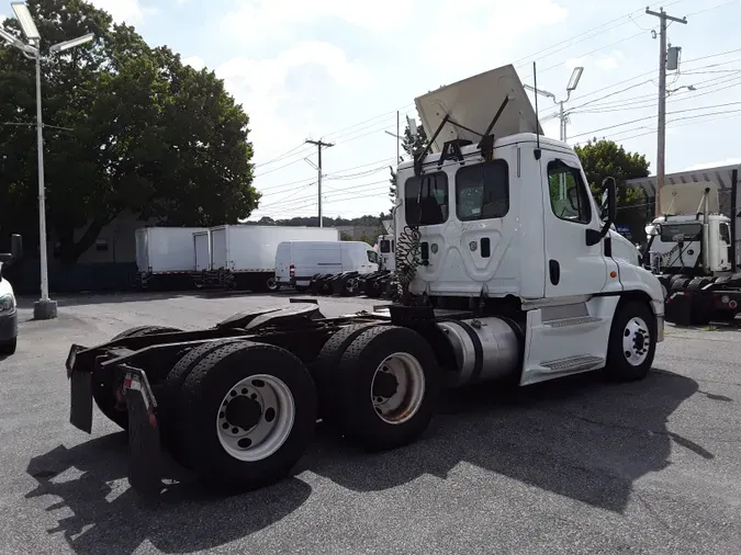 2016 FREIGHTLINER/MERCEDES CASCADIA 125