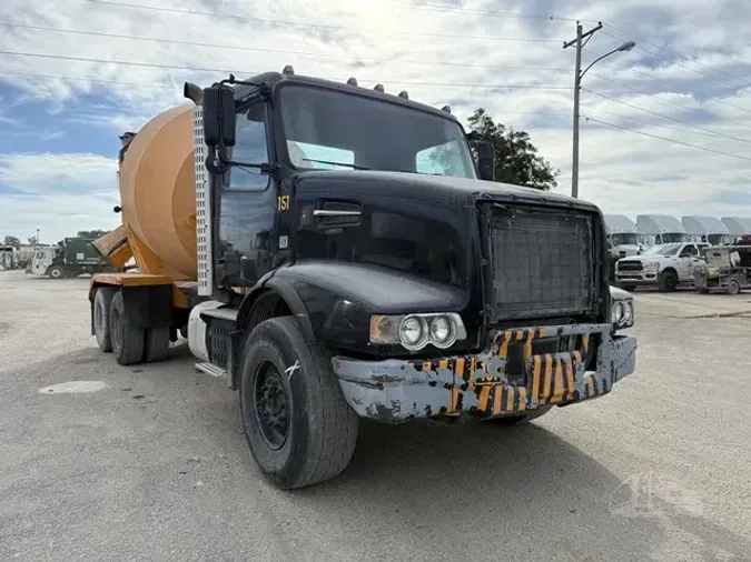2015 VOLVO VHD64F200