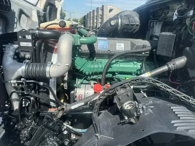 2017 Volvo VNL300