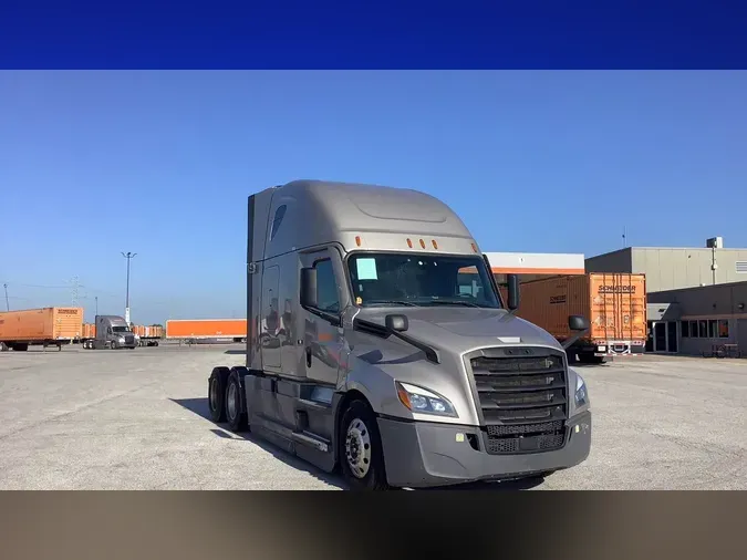 2023 Freightliner Cascadia 126f7ce985579f37c4016552390927dfc03
