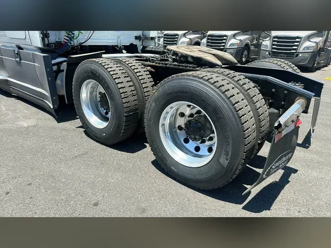 2022 Freightliner Cascadia 126