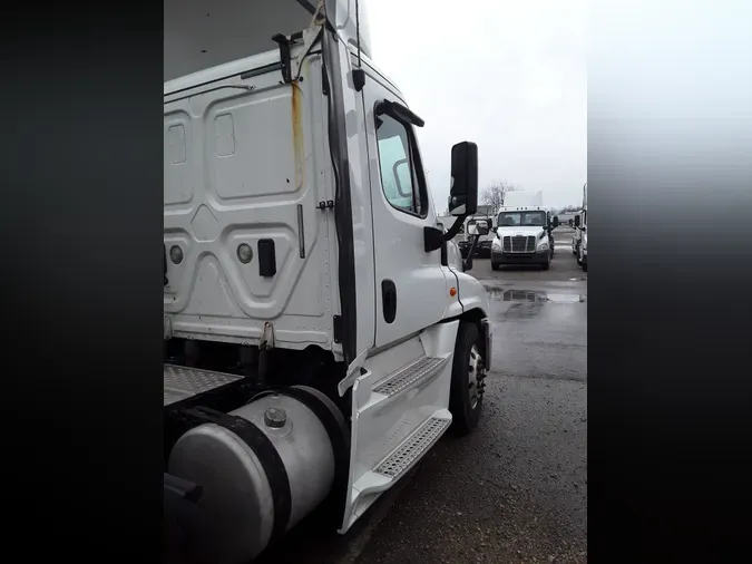 2017 FREIGHTLINER/MERCEDES CASCADIA 125