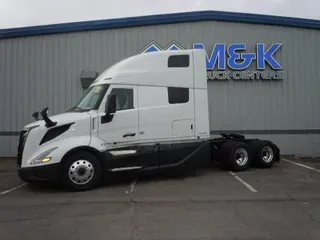 2025 VOLVO VNL64Tv04