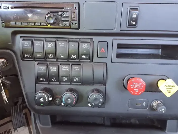 2020 NAVISTAR INTERNATIONAL LT625 DAYCAB T/A