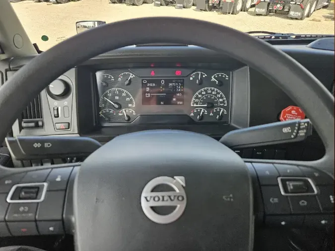 2022 VOLVO VNL64T860