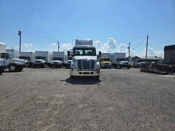 2018 FREIGHTLINER/MERCEDES CASCADIA 125f7e4fd0a2217d88db04264cafc282012