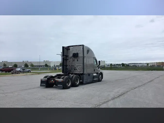 2022 Freightliner Cascadia 126