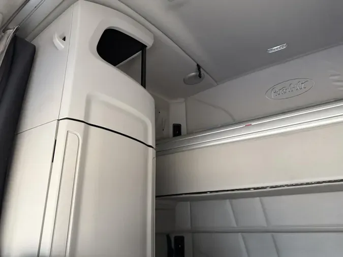 2022 Peterbilt 579f7e78a1cba843e51c46e97be06f8293c