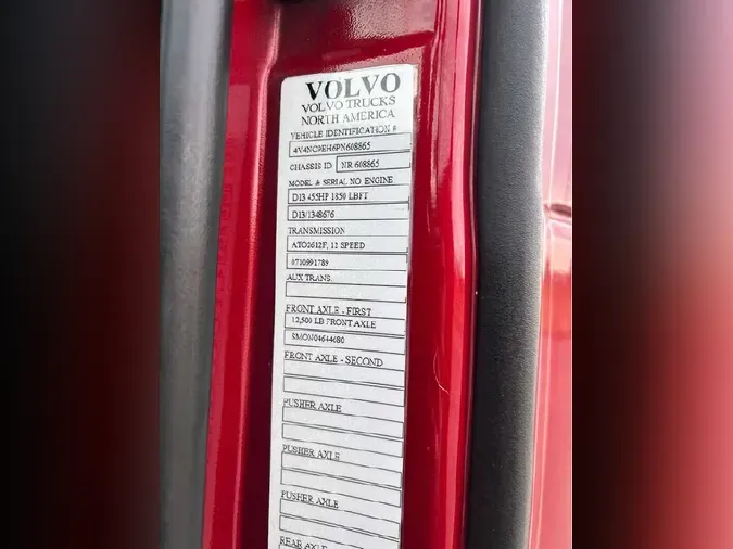 2023 VOLVO VNL64T860