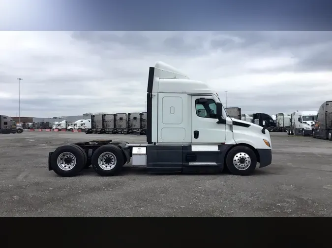 2021 Freightliner Cascadia 126