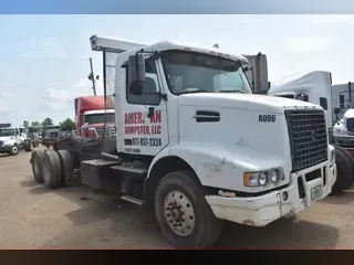 2006 VOLVO VHD64F200
