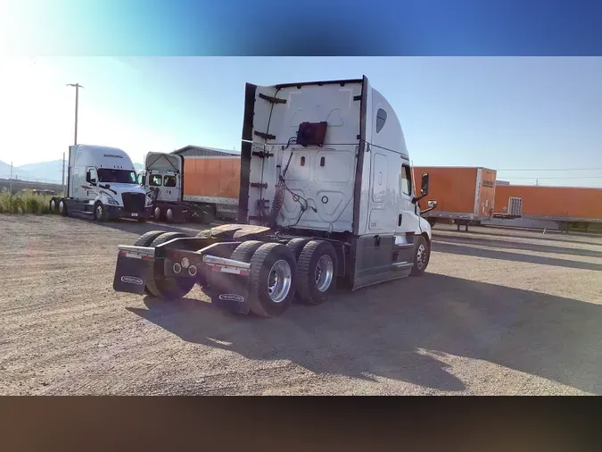 2022 Freightliner Cascadia 126