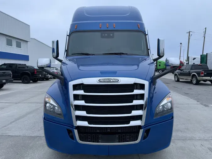 2020 Freightliner Cascadia 126