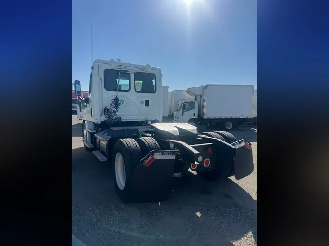 2013 FREIGHTLINER/MERCEDES CASCADIA 113