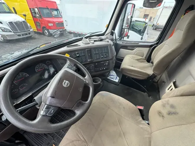 2018 VOLVO VNL64-300