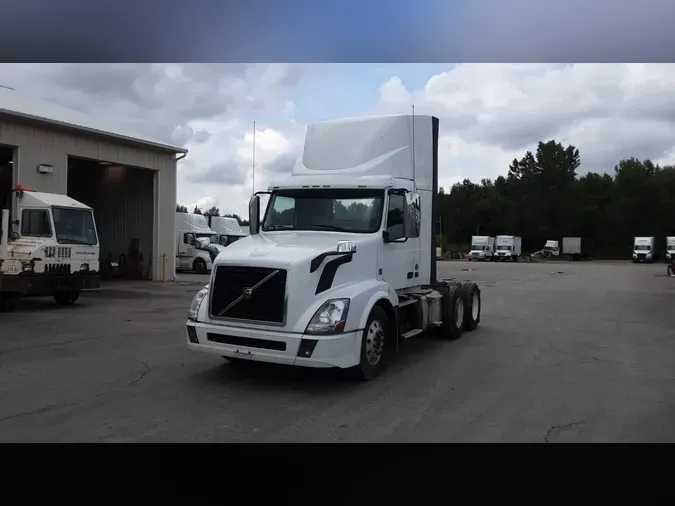 2017 Volvo VNL300