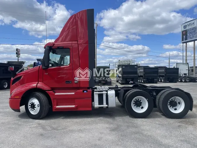 2020 VOLVO VNR64T300