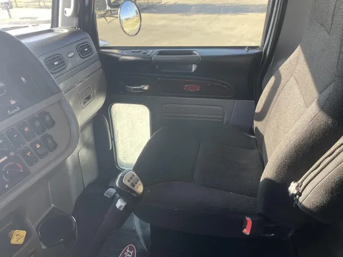2022 Peterbilt 389