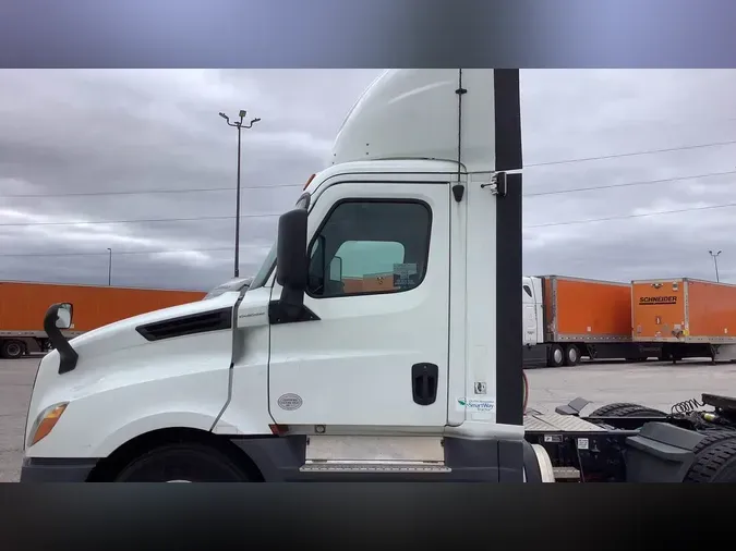 2020 Freightliner Cascadia 126