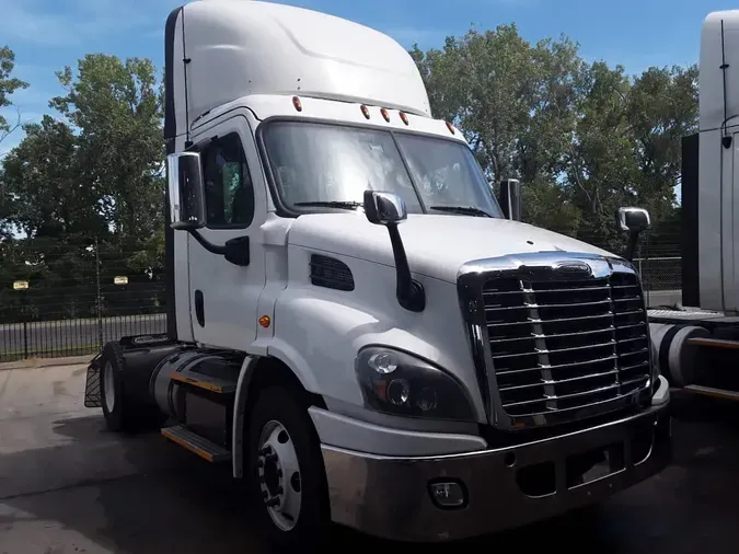 2017 FREIGHTLINER CASCADIA 113
