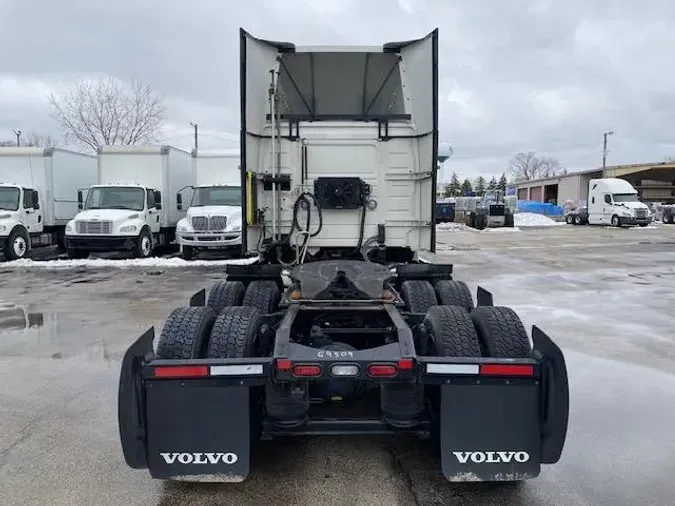 2023 Volvo VNR64T400
