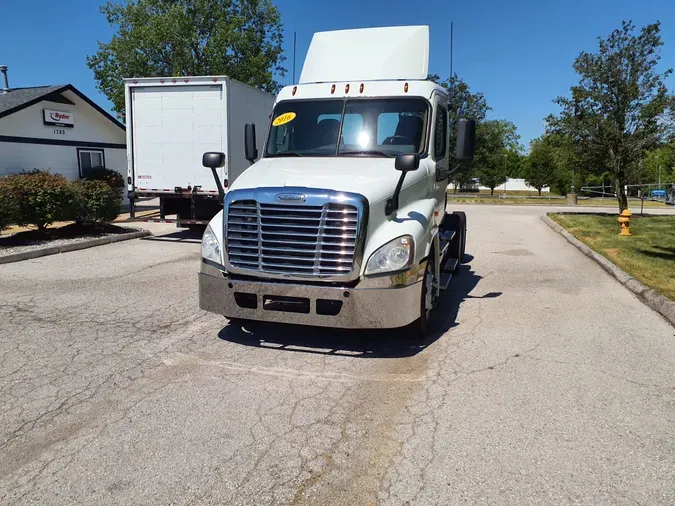 2016 FREIGHTLINER/MERCEDES CASCADIA 125f809f26fccf0c959e9e696b691f3cba9