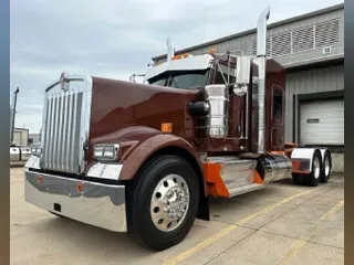 2025 KENWORTH W900L