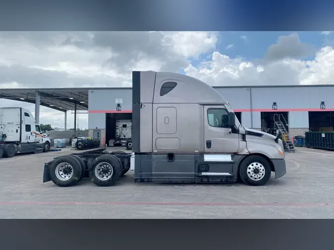 2022 Freightliner Cascadia 126