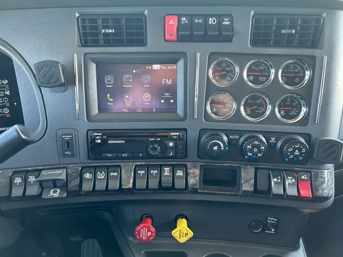 2023 Kenworth W990