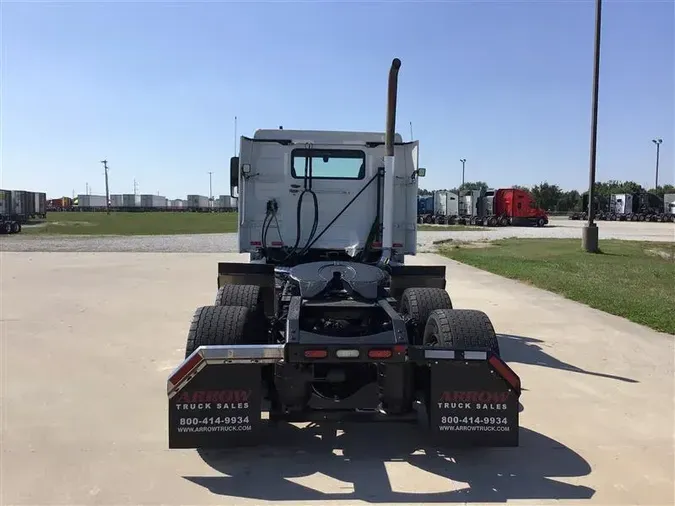 2022 VOLVO VNR64T300