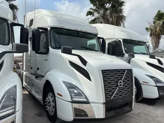 2023 VOLVO VNL64T760