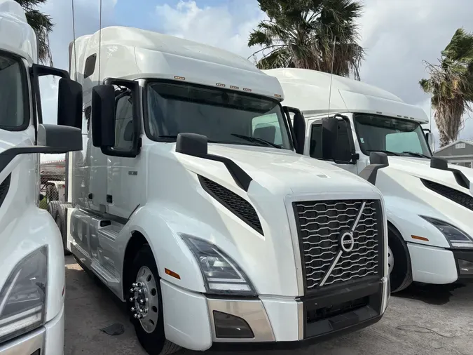 2023 VOLVO VNL64T760f813f5869cc4c6796f54d0b3b3565b7b