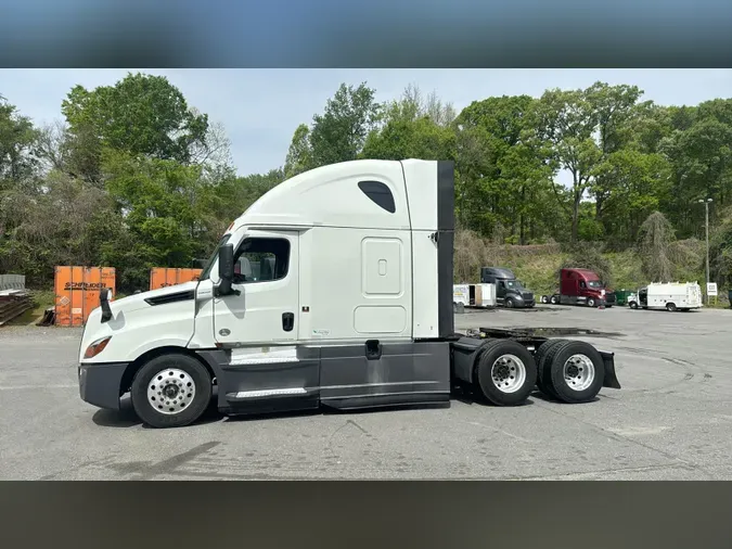 2022 Freightliner Cascadia 126