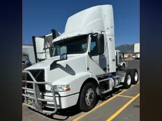 2016 Volvo VNM64T