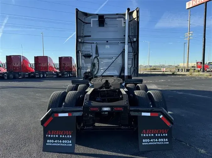 2021 VOLVO VNL64T760