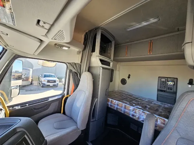 2022 VOLVO VNL64T740f81ec2b306421db5eaf9375a40994bad