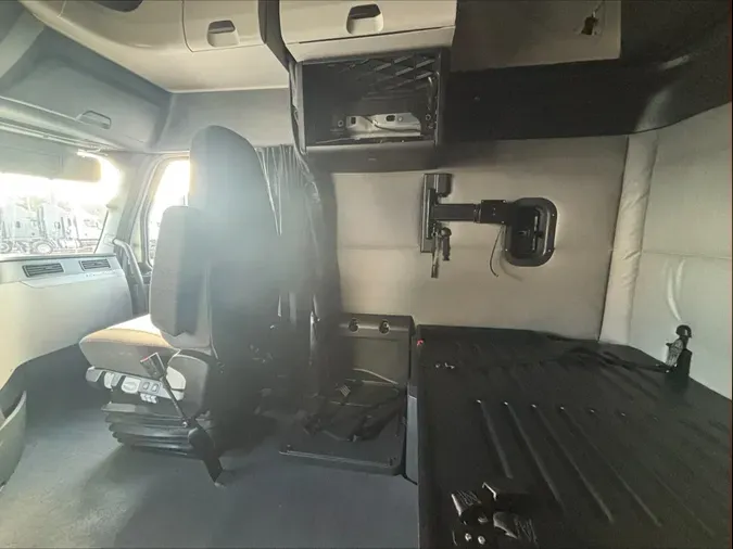 2021 Freightliner Cascadia 126f81f8a5ac0a0ec74c8272220c70b75b9