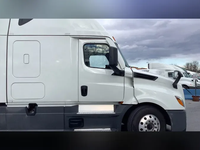 2022 Freightliner Cascadia 126f8209ff894b1c130a7eea27788899fd2