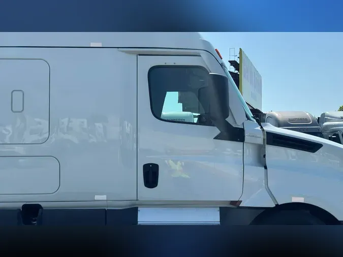 2023 Freightliner Cascadia 126