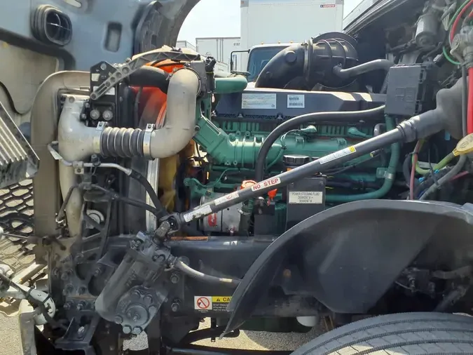 2019 VOLVO VNL64T-760