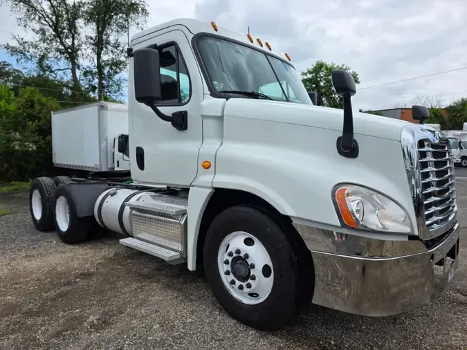 2019 FREIGHTLINER CASCADIA 125
