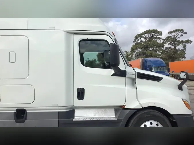 2020 Freightliner Cascadia 126