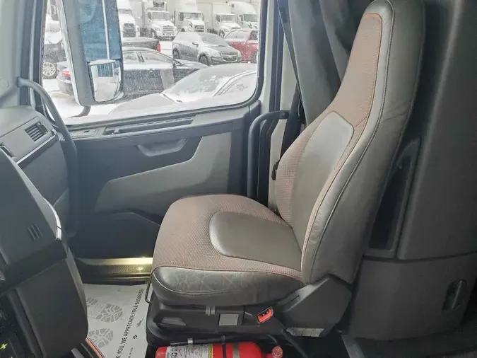 2022 VOLVO VNL760