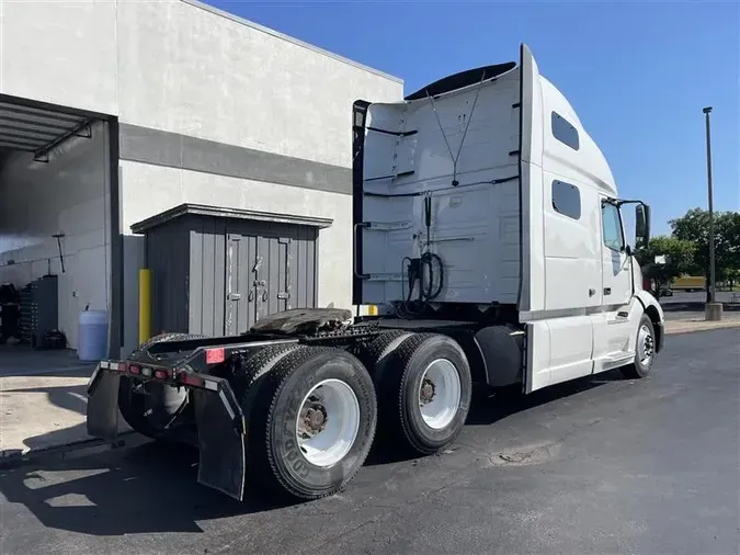 2019 VOLVO VNL760