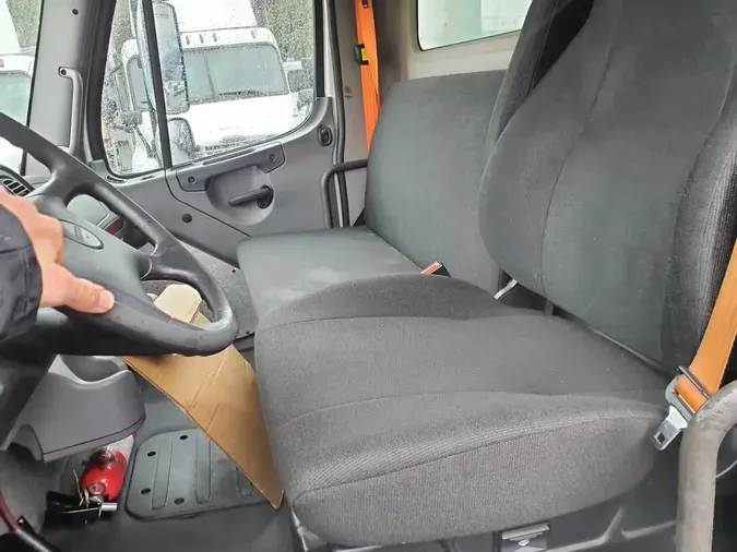 2018 FREIGHTLINER M2 106
